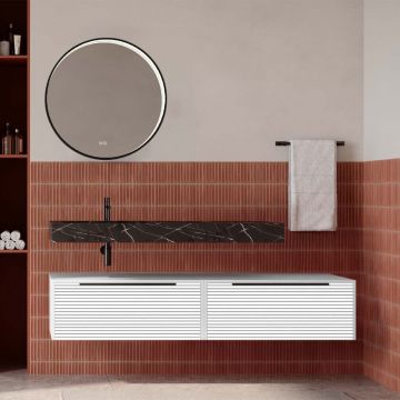 Set mobilier baie suspendat alb mat cu lavoar imitație marmura neagra și oglindă, cu riflaje Dogato, 160 cm, SaviniDue Iconica