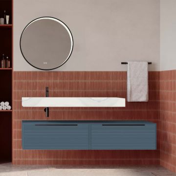 Set mobilier baie suspendat albastru mat cu lavoar imitație marmura alba și oglindă, cu riflaje Dogato, 160 cm, SaviniDue Iconica
