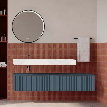 Set mobilier baie suspendat albastru mat cu lavoar imitație marmura alba și oglindă, cu riflaje Plissetatto, 160 cm, SaviniDue Iconica