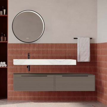 Set mobilier baie suspendat gri cenusiu mat cu lavoar imitație marmura alba și oglindă, cu riflaje Dogato, 160 cm, SaviniDue Iconica