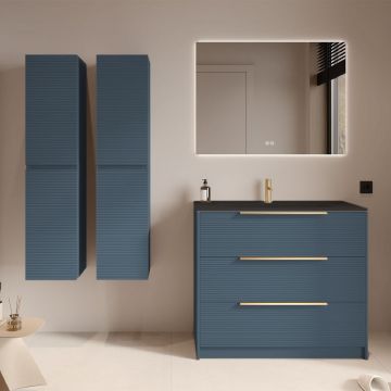 Set mobilier baie albastru cu 2 coloane suspendate, lavoar incastrat negru mat și oglindă, cu riflaje Dogato, 100 cm, SaviniDue Iconica