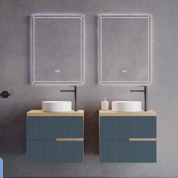 Set mobilier baie dublu suspendat albastru cu imitatie lemn, lavoar alb pe blat si oglinda, cu riflaje cannetatto, 120 cm, SaviniDue Eva