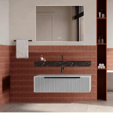 Set mobilier baie suspendat alb mat, riflaje Plissetatto, lavoar negru și oglinda, manere negre, 100 cm, SaviniDue Iconica