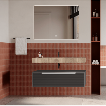 Set mobilier baie suspendat gri urban, riflaje Dogato, lavoar imitatie lemn și oglinda, manere albe, 100 cm, SaviniDue Iconica