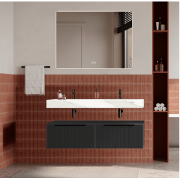 Set mobilier baie suspendat negru mat, riflaje Plissetatto, lavoar alb si oglinda, manere negre, 120 cm, SaviniDue Iconica