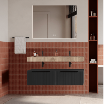 Set mobilier baie suspendat negru mat, riflaje Plissetatto, lavoar imitatie lemn si oglinda, manere negre, 120 cm, SaviniDue Iconica